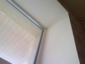 Profil din PVC cu plasă, autoadeziv, pentru geam, 6 mm